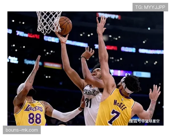 哈利伯顿无球跑动提升组织效率 拉开篮网防守空间