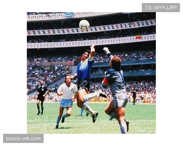 足球回传规则详解：何时判罚手球与裁判执行标准