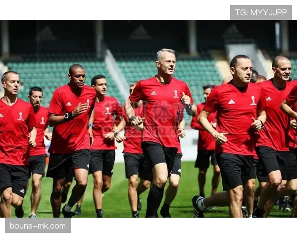 铲球犯规判定标准及裁判执法要点解析